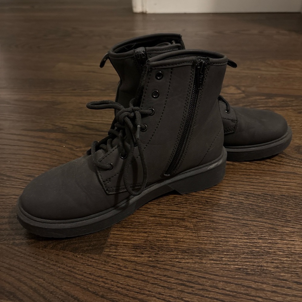 Wonder Nation Black Kids Boots - Picture 2 of 3